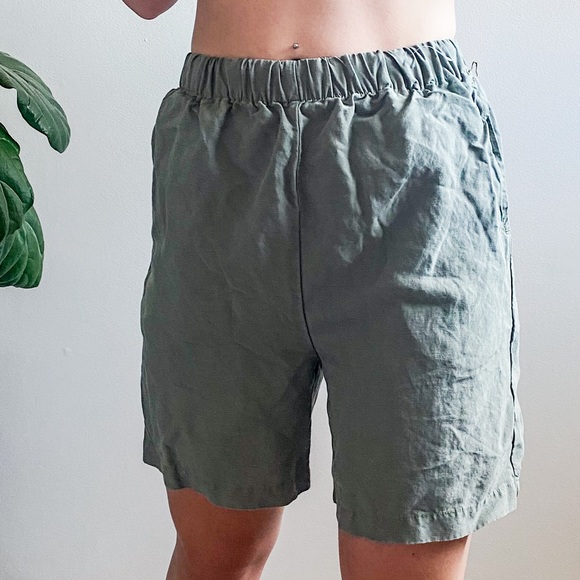 10 Tree Green Shorts - Picture 5 of 6